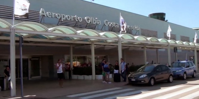 Spiagge aperte e quarantena: riapre anche l´aeroporto di Olbia