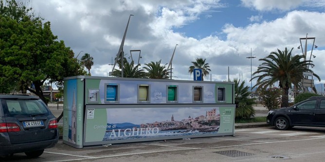 Isole ecologiche: manutenzione al Piazzale della Pace