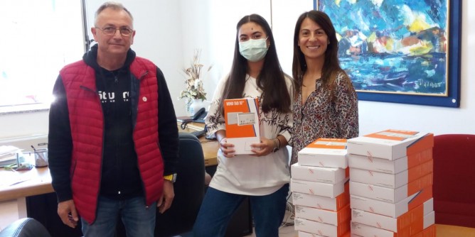 65 tablet per gli studenti di Stintino