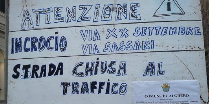Cartelli <i>fai da te</i> e degrado: ecco Alghero