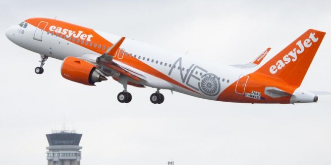 <i>easyJet</i> riparte su Cagliari e Olbia, Alghero pu attendere