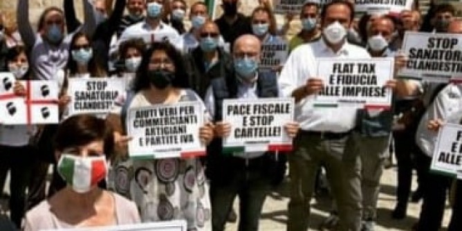 Mascherina e <i>slogan</i>: Vaccaro in prima linea