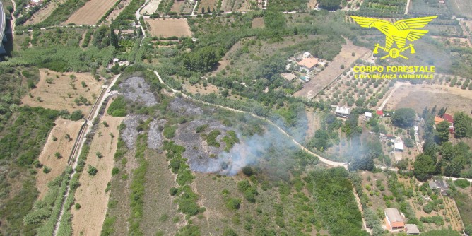 Diciotto incendi nel sabato sardo