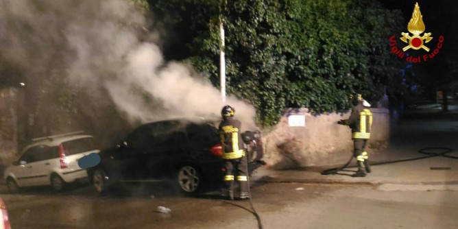 Sassari: Auto in fiamme in via Buccari