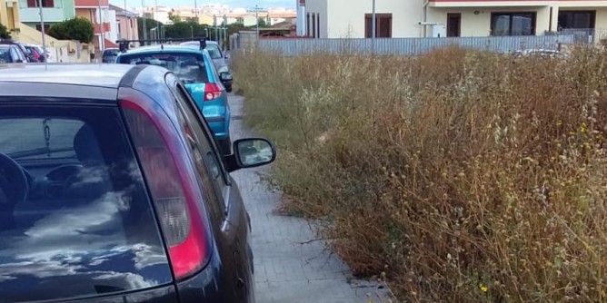 Auto parcheggiate in Via dell’Asfodelo: sfalci rinviati