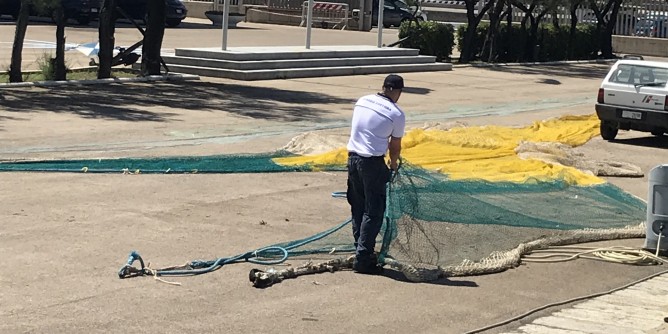 Pesca abusiva: verbali e sequestro reti