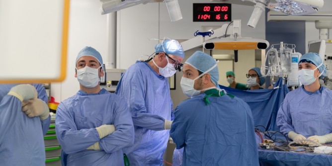 Mater Olbia: 8 ore per tumore cerebrale complesso