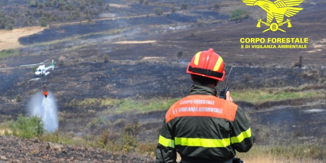 Fiamme nell´Isola: elicotteri in azione