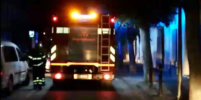Auto in fiamme nella notte a Olbia