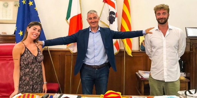 La iena <i>chiede</i> la cittadinanza