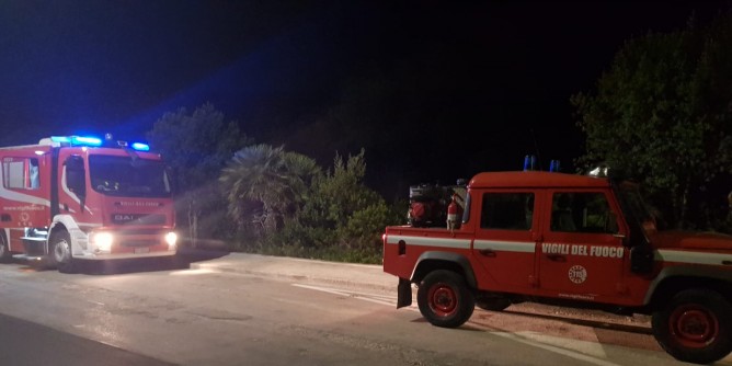 Via Zara, incendio nella notte a Fertilia