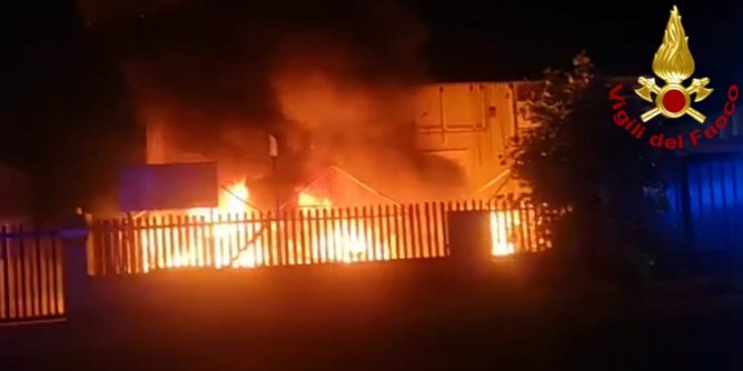 Mercato delle pulci, fiamme a Predda Niedda