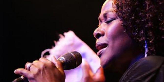 Adrianne West <i>inaugura</i> l’International Nora jazz festival