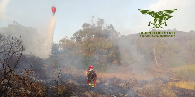 Il fuoco non si ferma nell´Isola