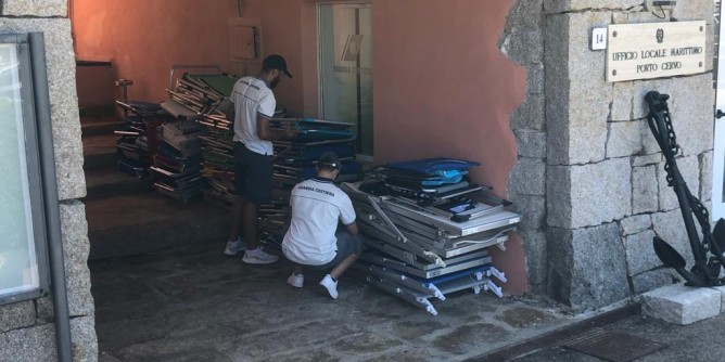 Sequestro lettini legati a Cala Granu