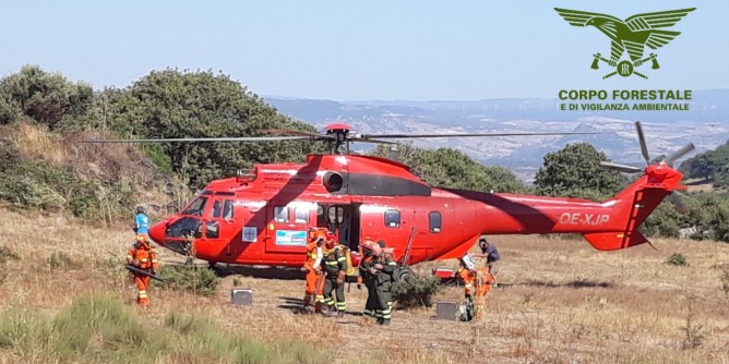 Dodici incendi flagellano la Sardegna