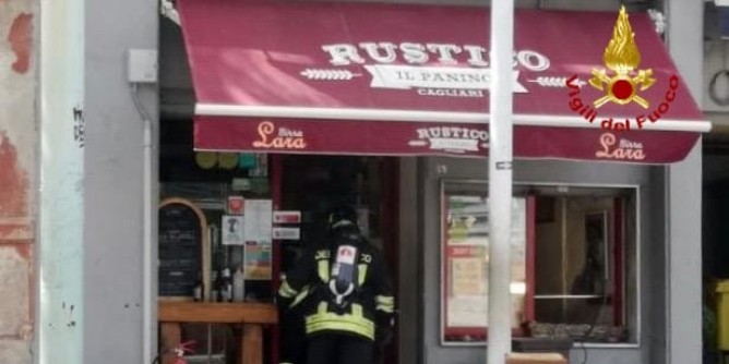 Cagliari: incendio in paninoteca