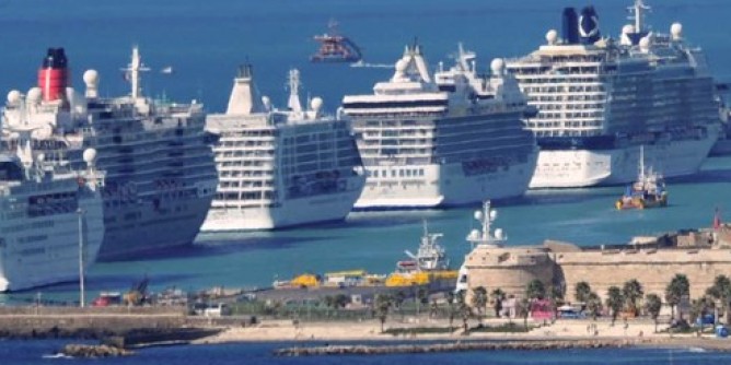 Il sindaco di Civitavecchia (<i>Lega</i>): tamponi agli imbarchi in Sardegna