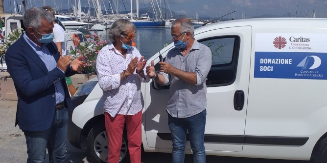 Consorzio Porto: Autofurgone alla Caritas