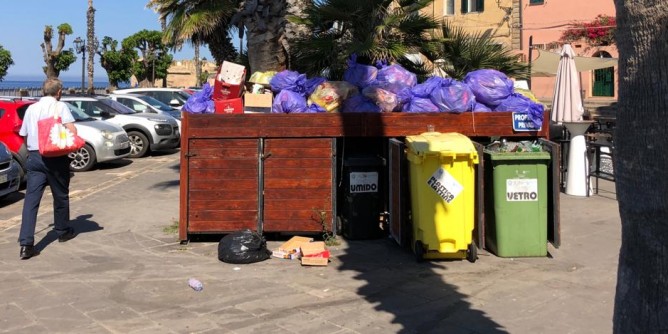 <i>Ecobox</i> osceni, protesta ad Alghero