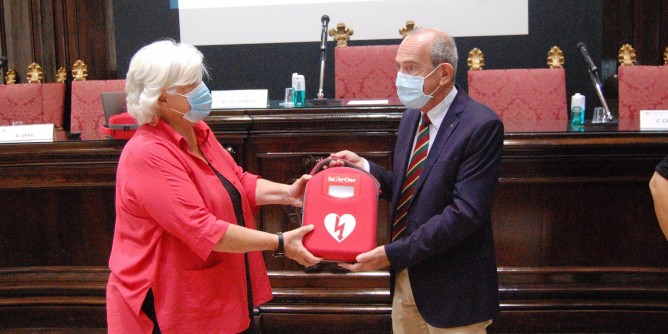 Rotary donano 8 defibrillatori all´Università Cagliari
