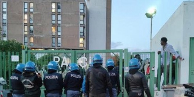 Migranti in rivolta al <i>Pagi</i> di Sassari
