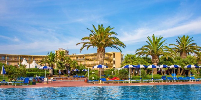 Ad Alghero barman pestato da ospiti del resort