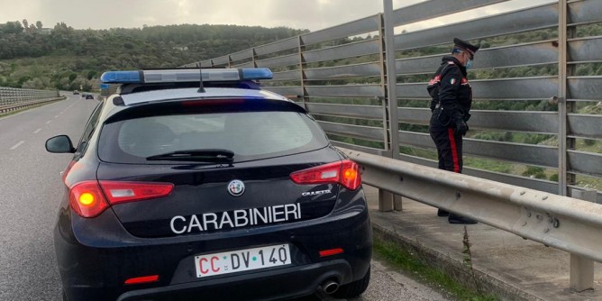 Sassari: 51enne tenta di buttarsi dal cavalcavia
