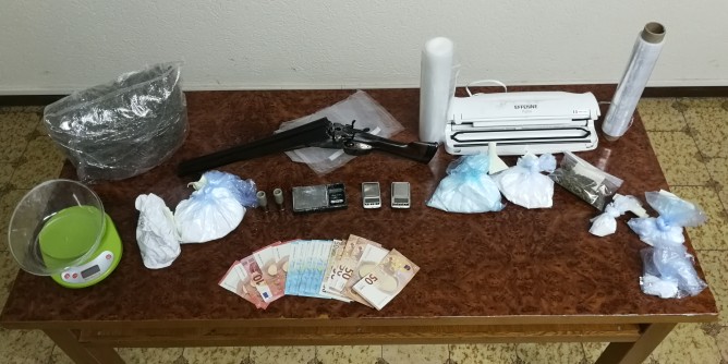 Blitz dei Carabinieri: tre arresti per armi e droga