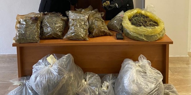 Olbia: 27kg di marijuana in un capannone