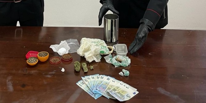 Coffee shop <i>illegale</i> a Santa Teresa: tre arresti