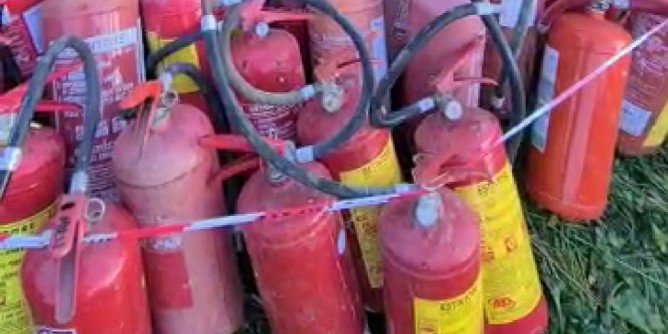 350 estintori abbandonati: due denunce a Sassari