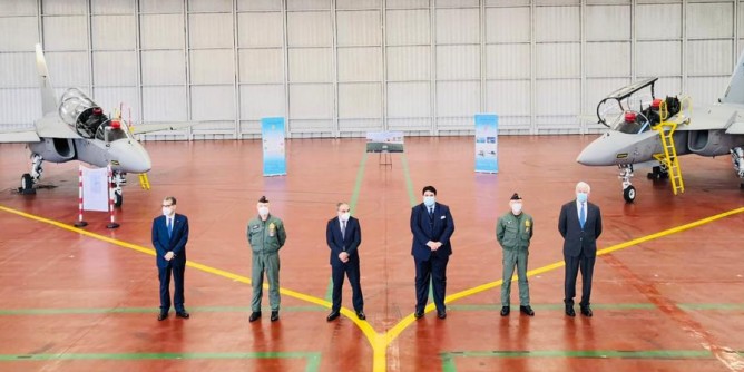 A Decimomannu la scuola di volo internazionale