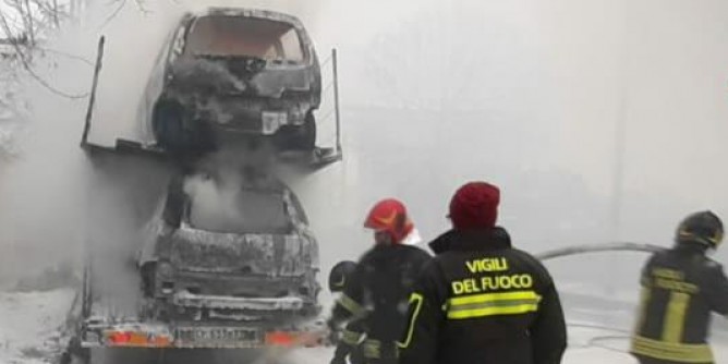 Predda Niedda: in fiamme camion bisarca