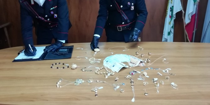 Ritrovati gioielli rubati: <i>riconoscimenti</i> a Sassari