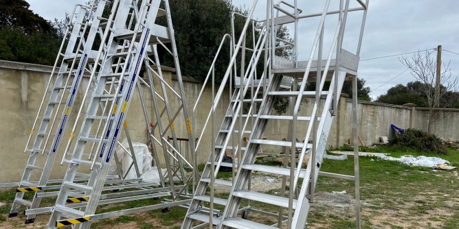 Cimitero: arrivano le scale per i loculi in alto