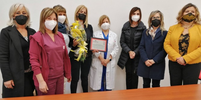 Una targa per le donne in prima linea contro il Covid