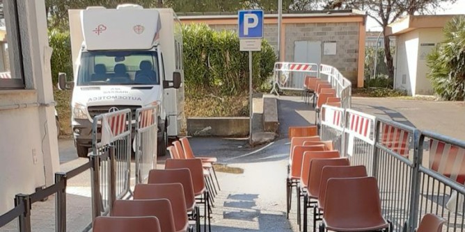 «Vaccini, insostenibile disorganizzazione»