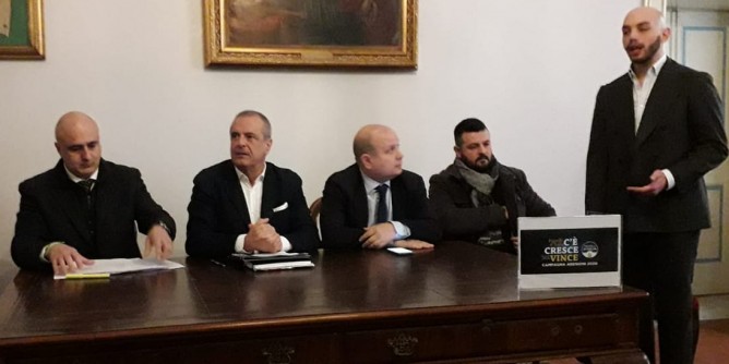 4 <i>Corsie</i>, Fratelli d´Italia contro il Governo