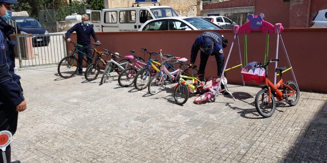 Dai vigili di Sassari 9 bici ai bambini del Rifugio