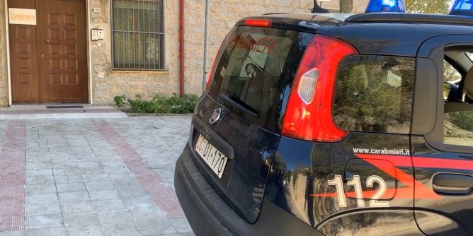 60enne uccisa a coltellate dal marito