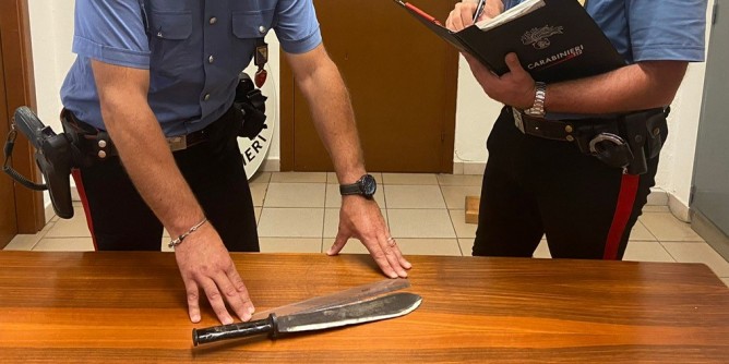 Per strada col machete: ubriaco denuncia a Tortolì
