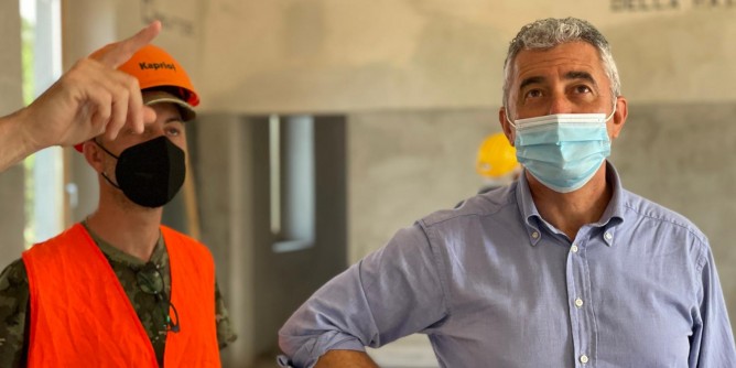 Mascherine a <i>tempo</i> all´aperto. Alghero: ecco i giorni e gli orari