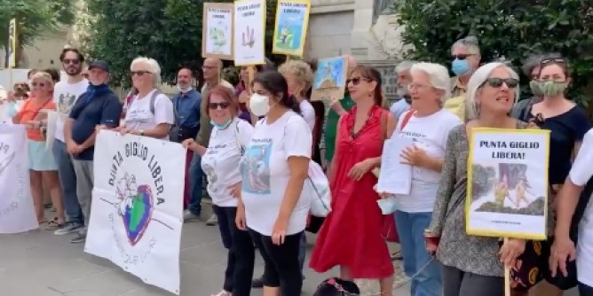 Consegnate 3500 firme per Punta Giglio <i>libera</i>