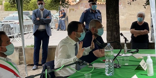 Il ministro Patuanelli nel rogo del Montiferru