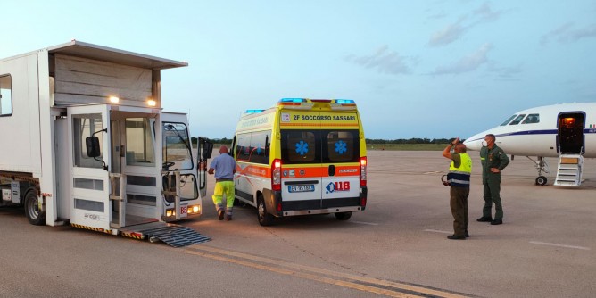Incinta rischia la morte a 39 anni, volo da Alghero
