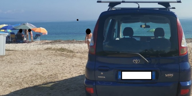 Con l´auto in spiaggia, 600 euro la multa