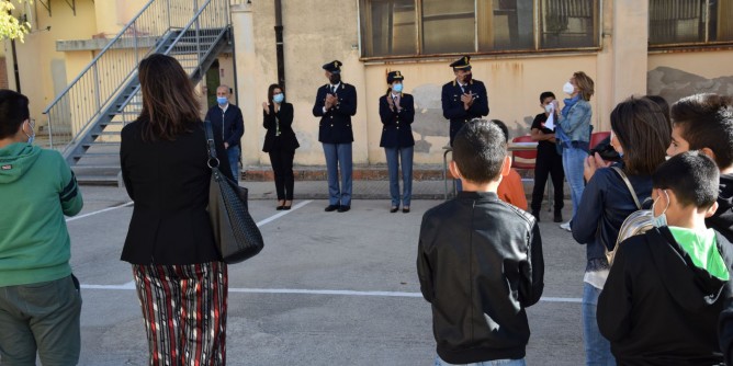 Scuole e legalità: agenti in aula
