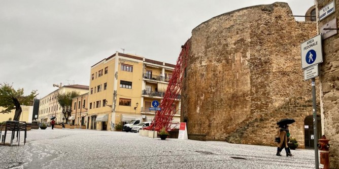 <i>Super</i> grandinata ad Alghero: le immagini