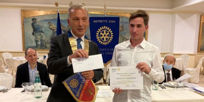 Il Rotary club Porto Torres premia Gianluca Manunta